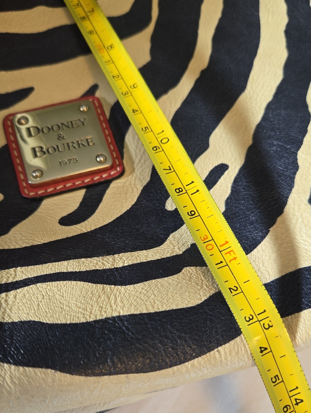 Huge Dooney & Bourke - Picture 8 of 16